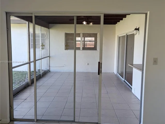 9641 NW 5th St, Pembroke Pines FL 33024