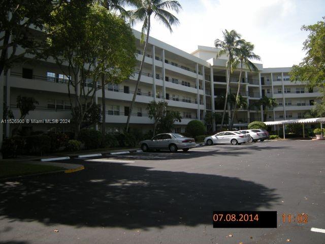 3800 Oaks Clubhouse Dr # 307, Pompano Beach FL 33069