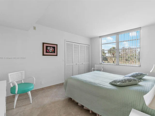 3800 Oaks Clubhouse Dr # 307, Pompano Beach FL 33069