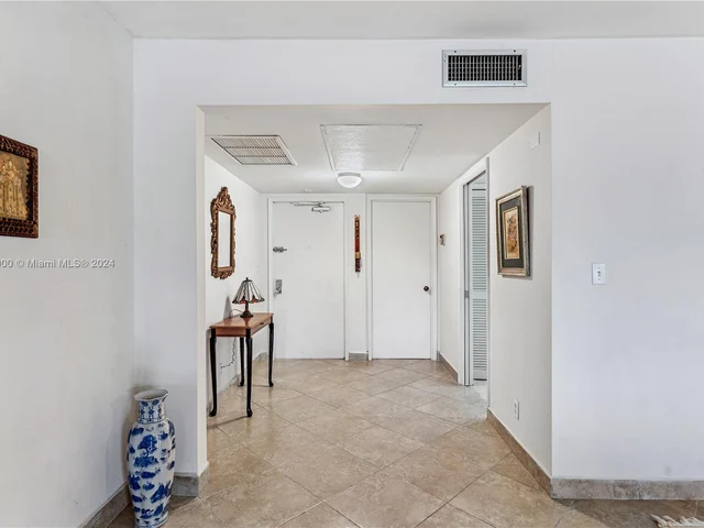 3800 Oaks Clubhouse Dr # 307, Pompano Beach FL 33069