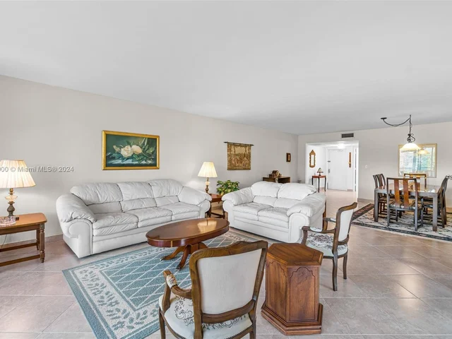 3800 Oaks Clubhouse Dr # 307, Pompano Beach FL 33069