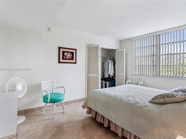 3800 Oaks Clubhouse Dr # 307, Pompano Beach FL 33069