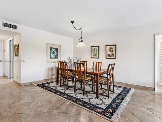 3800 Oaks Clubhouse Dr # 307, Pompano Beach FL 33069