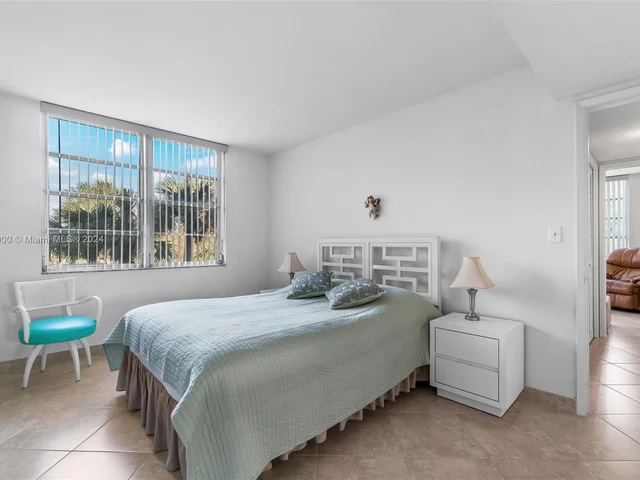 3800 Oaks Clubhouse Dr # 307, Pompano Beach FL 33069