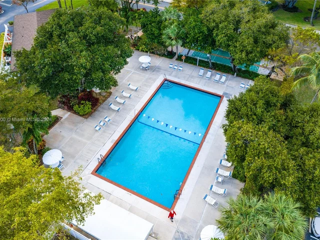 3800 Oaks Clubhouse Dr # 307, Pompano Beach FL 33069