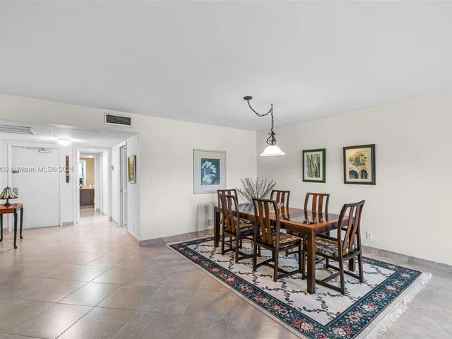 3800 Oaks Clubhouse Dr # 307, Pompano Beach FL 33069