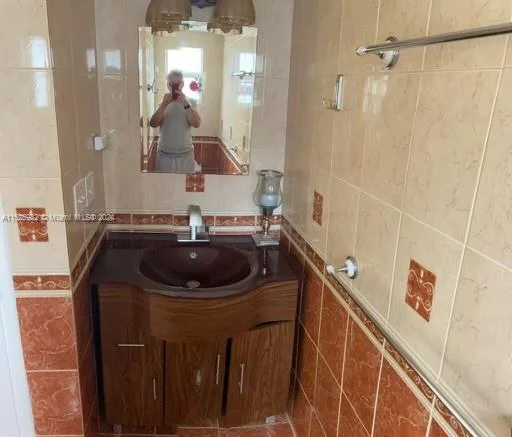 1260 NE 135th St, North Miami FL 33161