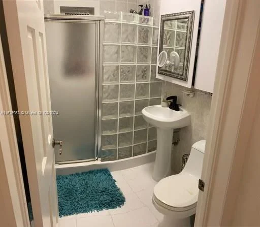 1260 NE 135th St, North Miami FL 33161