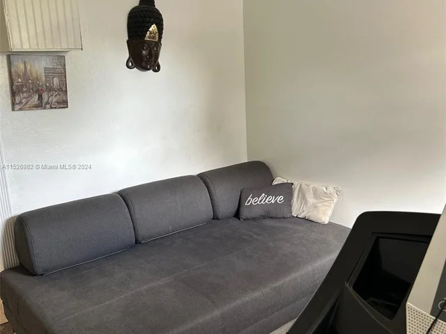 1260 NE 135th St, North Miami FL 33161