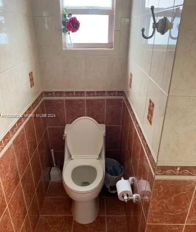 1260 NE 135th St, North Miami FL 33161