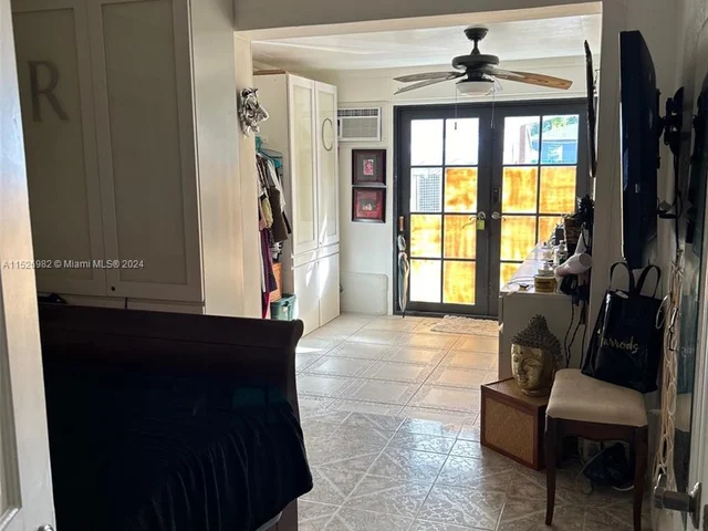 1260 NE 135th St, North Miami FL 33161