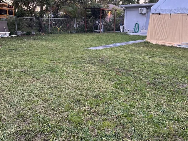 1260 NE 135th St, North Miami FL 33161