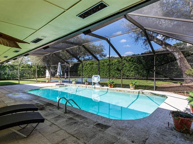 7435 SW 164th St, Palmetto Bay FL 33157