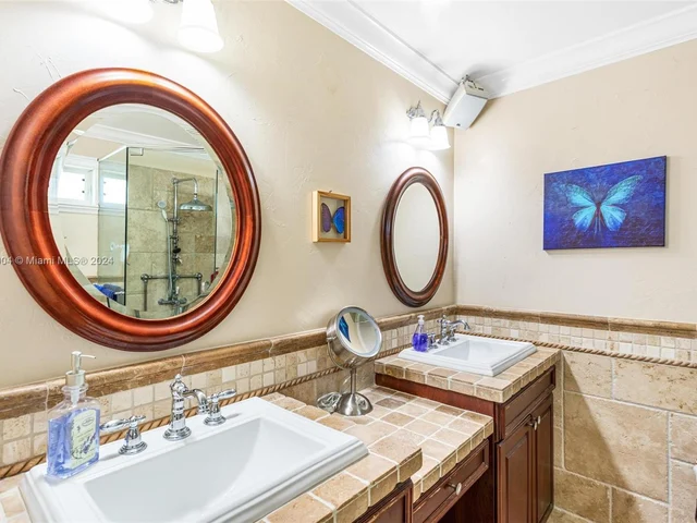 7435 SW 164th St, Palmetto Bay FL 33157