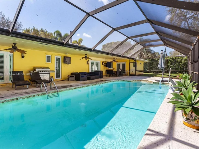 7435 SW 164th St, Palmetto Bay FL 33157