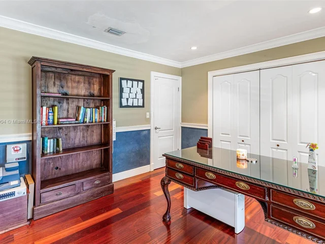 7435 SW 164th St, Palmetto Bay FL 33157