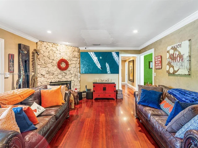 7435 SW 164th St, Palmetto Bay FL 33157