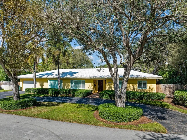 7435 SW 164th St, Palmetto Bay FL 33157