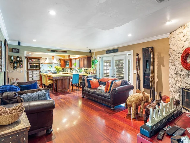 7435 SW 164th St, Palmetto Bay FL 33157