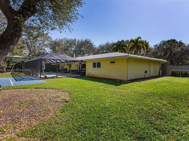 7435 SW 164th St, Palmetto Bay FL 33157