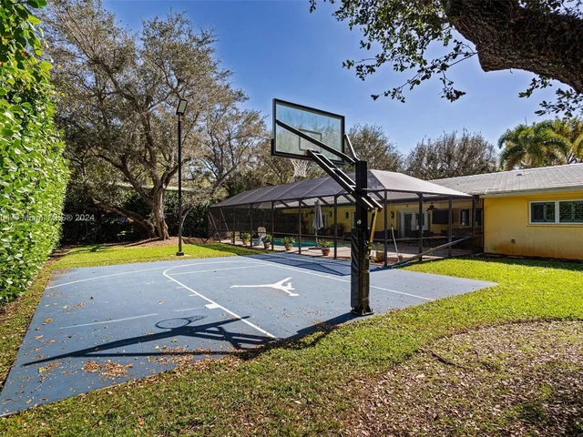 7435 SW 164th St, Palmetto Bay FL 33157