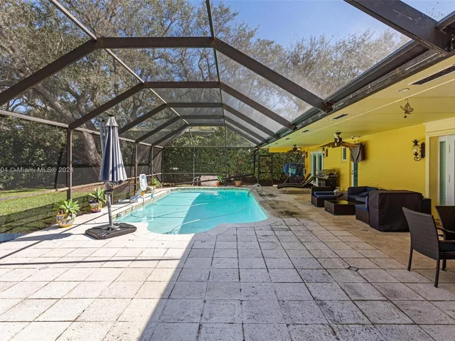 7435 SW 164th St, Palmetto Bay FL 33157