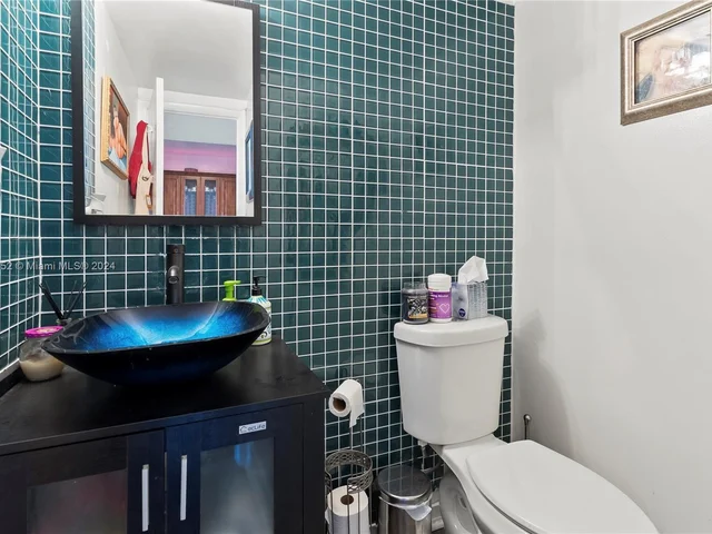 1455 N Treasure Dr # P, North Bay Village FL 33141