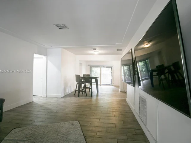 3360 SW 29th St, Miami FL 33133