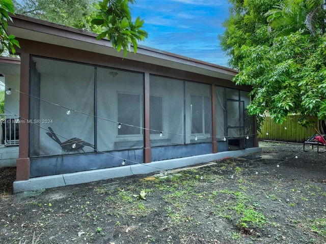 3360 SW 29th St, Miami FL 33133