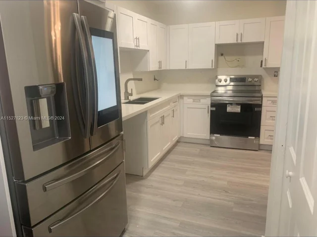 6765 SW 17th St, Miami FL 33155