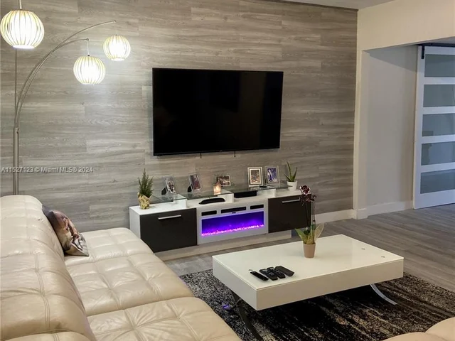 6765 SW 17th St, Miami FL 33155