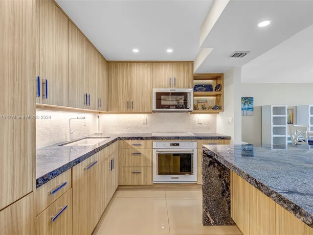 1400 S Ocean Dr # 1102, Hollywood FL 33019