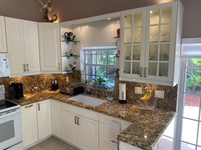 9801 NW 5th Ct, Plantation FL 33324