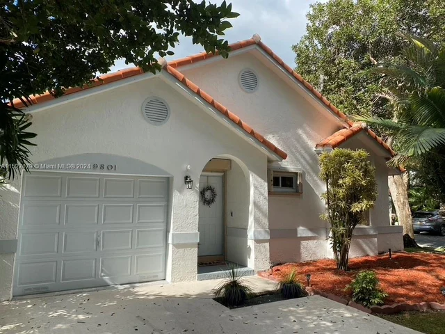 9801 NW 5th Ct, Plantation FL 33324