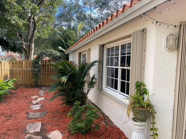 9801 NW 5th Ct, Plantation FL 33324