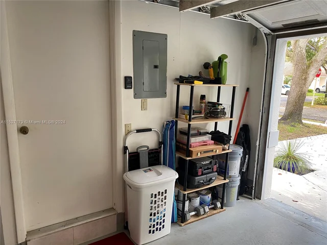 9801 NW 5th Ct, Plantation FL 33324