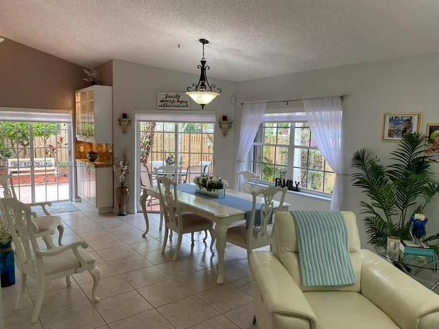 9801 NW 5th Ct, Plantation FL 33324