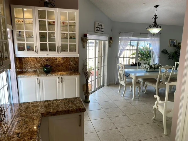 9801 NW 5th Ct, Plantation FL 33324