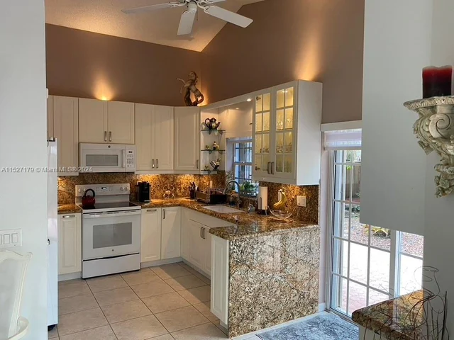 9801 NW 5th Ct, Plantation FL 33324