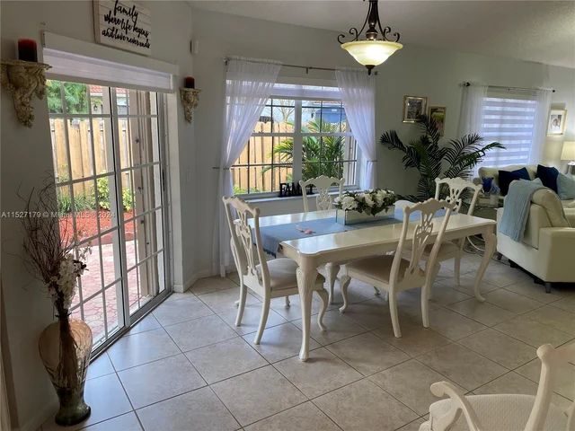 9801 NW 5th Ct, Plantation FL 33324