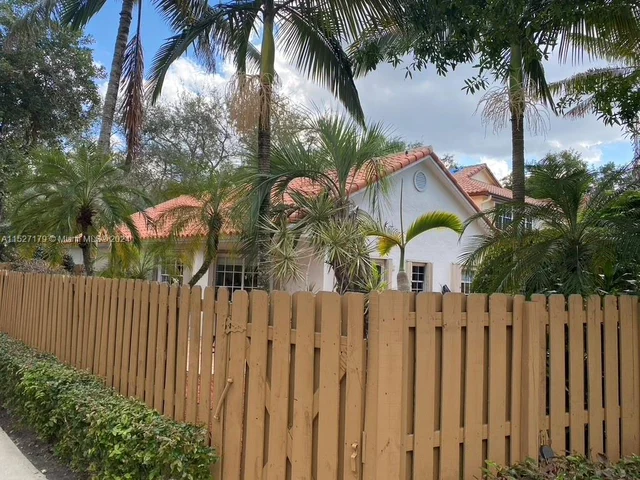 9801 NW 5th Ct, Plantation FL 33324