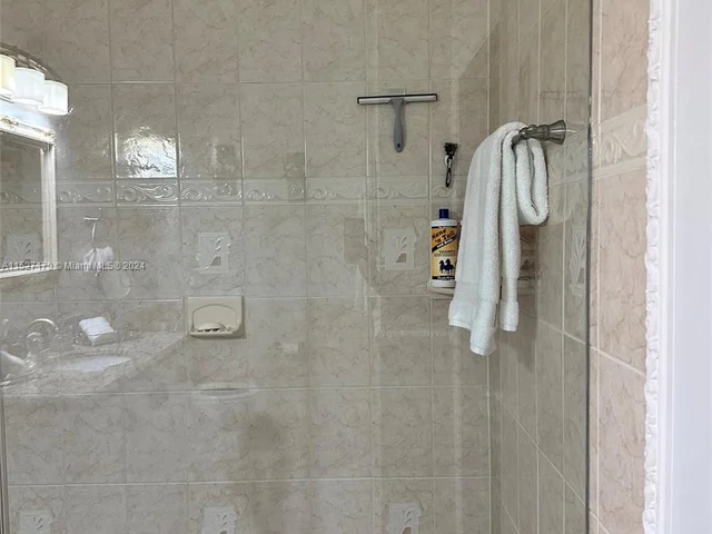 9801 NW 5th Ct, Plantation FL 33324