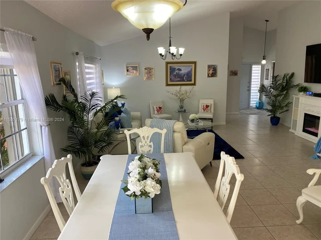 9801 NW 5th Ct, Plantation FL 33324