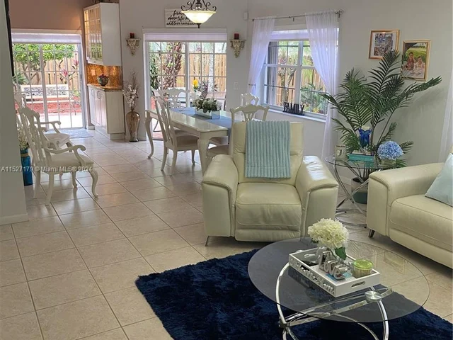 9801 NW 5th Ct, Plantation FL 33324