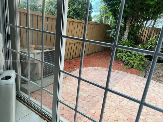 9801 NW 5th Ct, Plantation FL 33324