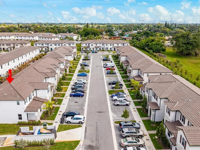 12130 NW 23rd Ct, Miami FL 33167