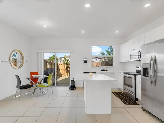 12130 NW 23rd Ct, Miami FL 33167