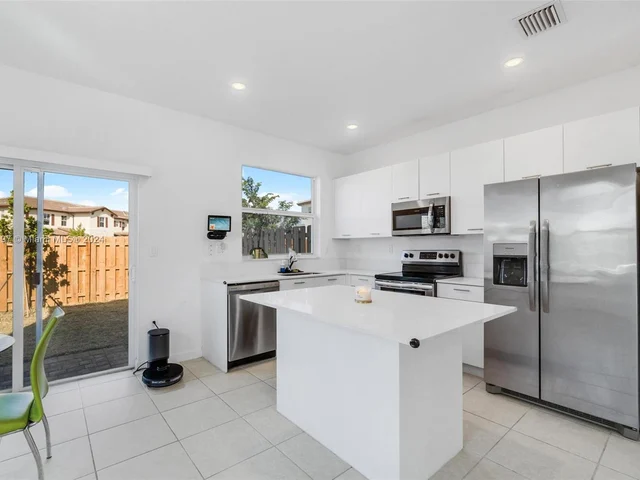 12130 NW 23rd Ct, Miami FL 33167