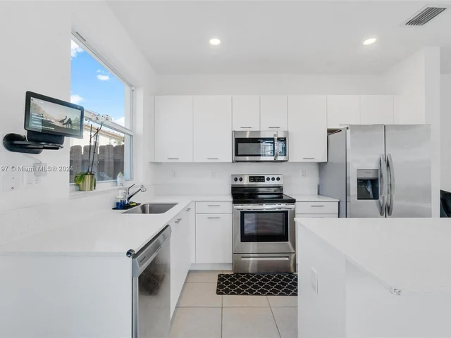 12130 NW 23rd Ct, Miami FL 33167