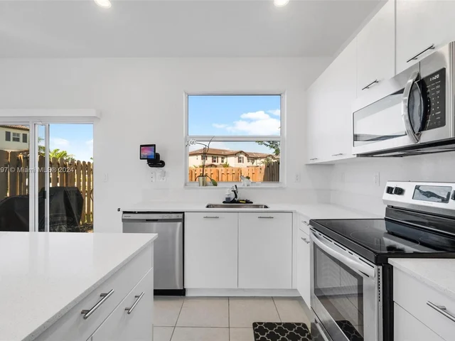 12130 NW 23rd Ct, Miami FL 33167